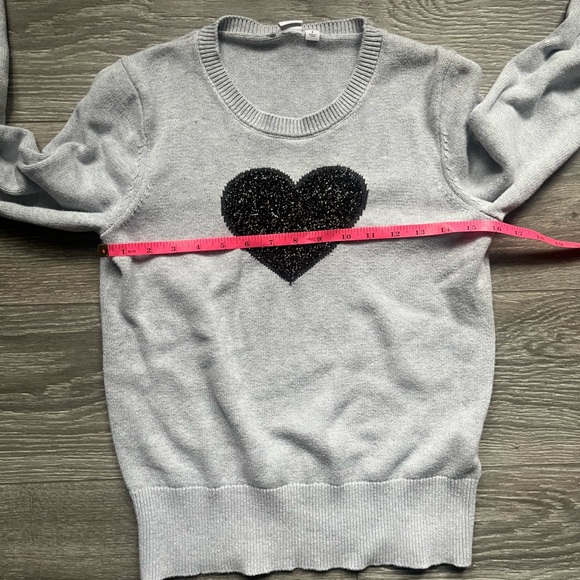 Gap Gray Cotton Long Sleeve Black Heart Lightweight Transitional Sweater Size S - Picture 6 of 7